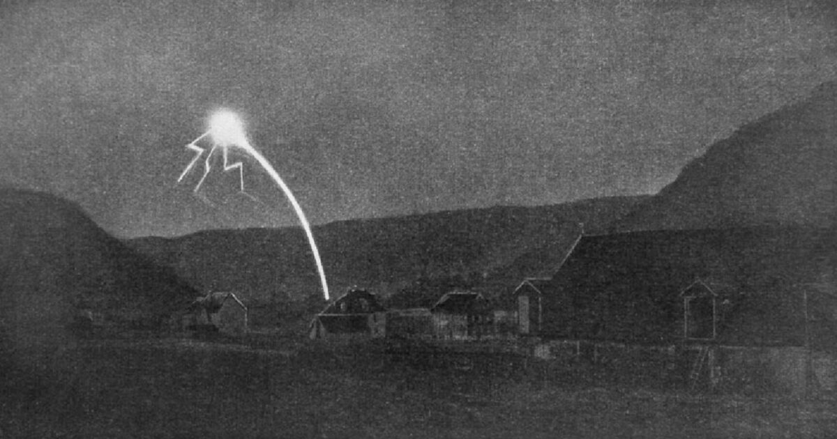 Drawing by a witness, Friedrich Konzelmann, a foreman at Ebingen (Germany): the ball of light he saw around 10 p.m. during the earthquake of 16 November 1911, published in 1912. It is a drawing made from memory, not a photo, and it is not a 2026 earthquake.