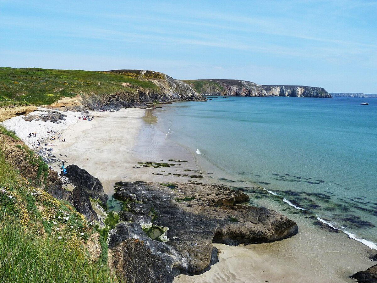 The Crozon peninsula (Finistère) in daylight, in June 2013. It was on a small road of this peninsula that a driver saw, on 13 January 2020 in the early morning, three red rectangles that GEIPAN could not identify. There is no photo of the phenomenon itself.