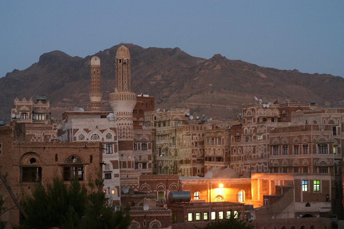 The old city of Sanaa (Yemen) at nightfall, in April 2008. An image of the place, not of the Houthi attacks.