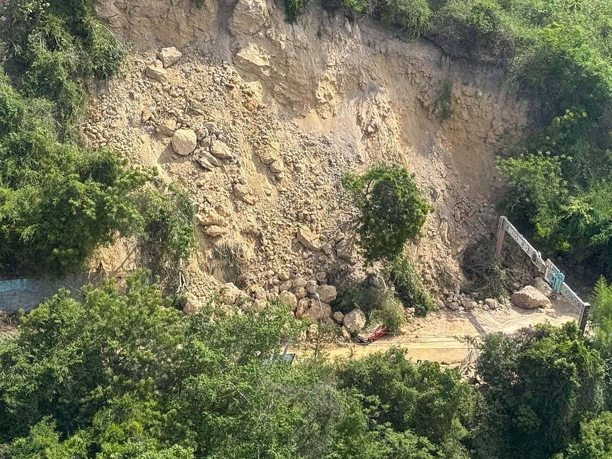 Un glissement de terrain à Sarangani (Mindanao, Philippines), vu d'hélicoptère après le séisme de magnitude 7,8 du 8 juin 2026 : la plupart des victimes sont mortes dans ces glissements.