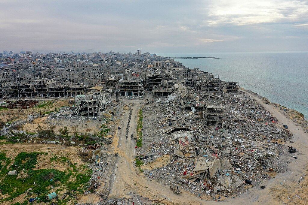 Vue aérienne des destructions dans le camp de réfugiés de Shati (Beach), bande de Gaza, juillet 2024 : antérieure aux frappes d'août 2026.