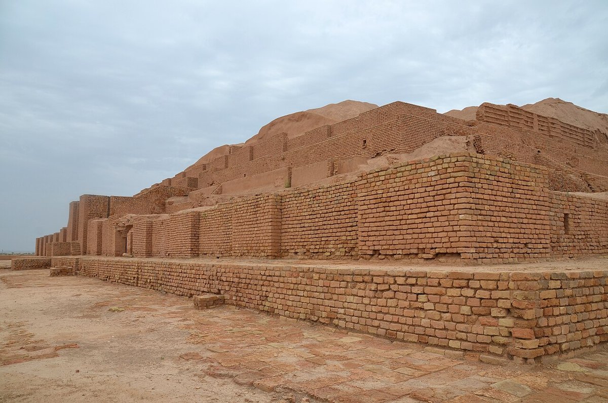 La ziggourat de Chogha Zanbil, près de Suse (Khouzistan, Iran), bâtie au XIIIe siècle av. J.-C. par un roi d'Élam : l'un des derniers grands monuments de ce royaume, au sud-ouest de l'Iran actuel. Image du lieu, pas de la prophétie.